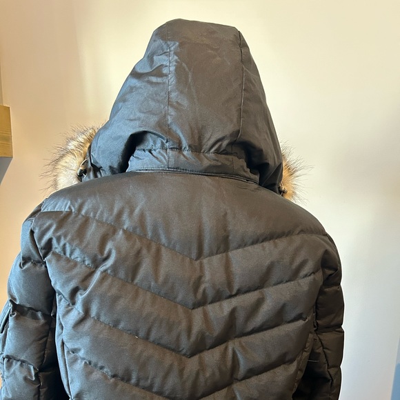 Eddie Bauer Down Parka with removable faux fur hood; size Petite XL. - Picture 7 of 14